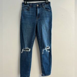 American Eagle Straight Leg Jean. Size 0/2 Regular